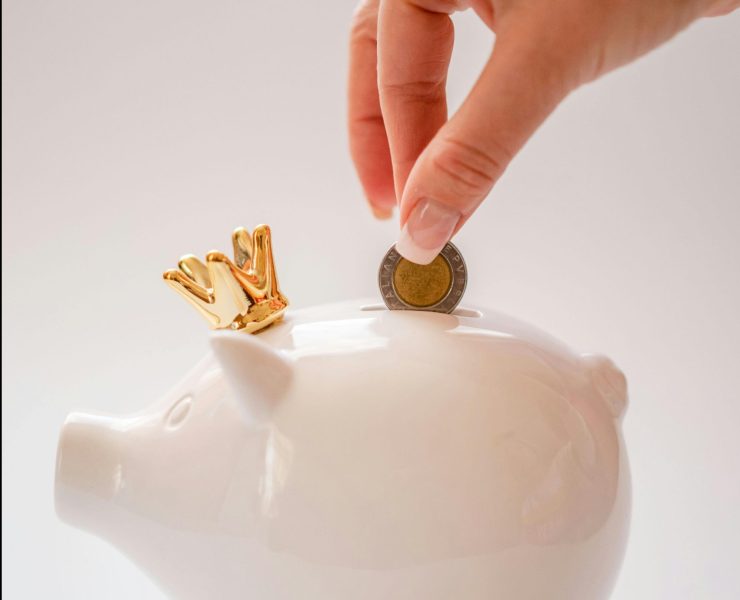 pexels oleksandr p 12969361 scaled e1713036470519 Les économistes suggèrent que l'épargne pour la retraite devrait commencer avant 30 ans