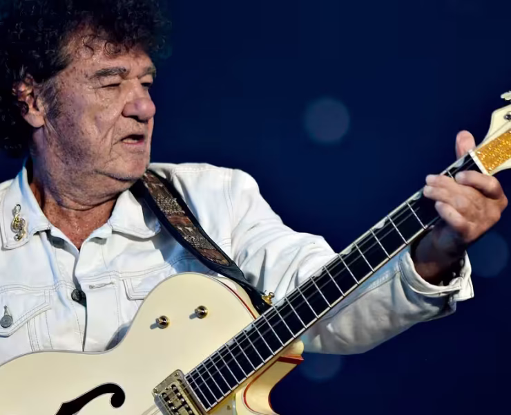 331ac9e0 2502 11ee b26c 7b33db1d94fa ORIGINAL Robert Charlebois sous les projecteurs : un malaise inquiétant interrompt son concert