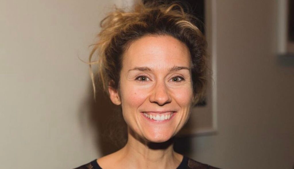 La comédienne Édith Cochrane révèle avoir manqué un rôle important à cause d’une actrice célèbre. 1 La comédienne Édith Cochrane révèle avoir manqué un rôle important à cause d’une actrice célèbre. 9eda23fb d15b 47e0 a94c 9f072a144a95 1 1024x591 1 La comédienne Édith Cochrane révèle avoir manqué un rôle important à cause d’une actrice célèbre.