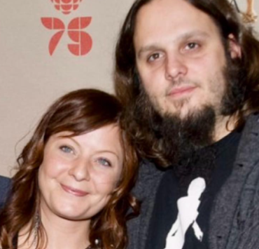 Marie-Annick Lépine Émue par un Cadeau Inoubliable en Souvenir de Karl Tremblay 4 Marie-Annick Lépine Émue par un Cadeau Inoubliable en Souvenir de Karl Tremblay Capture decran 2024 05 01 182052 Marie-Annick Lépine Émue par un Cadeau Inoubliable en Souvenir de Karl Tremblay