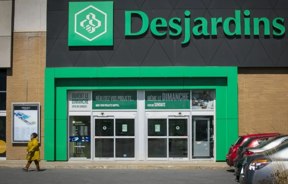 Les caisses Desjardins s’excusent après leur affiche controversée 1 Les caisses Desjardins s’excusent après leur affiche controversée Capture decran 2024 05 27 200331 Les caisses Desjardins s’excusent après leur affiche controversée