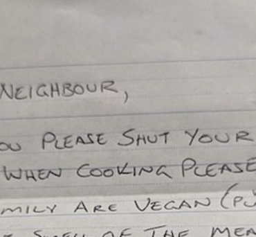 Sa voisine VEGAN irritée lui adresse une lettre à cause de son barbecue en plein air 3 Sa voisine VEGAN irritée lui adresse une lettre à cause de son barbecue en plein air Capture decran 2024 05 28 115555 e1716912082454 Sa voisine VEGAN irritée lui adresse une lettre à cause de son barbecue en plein air
