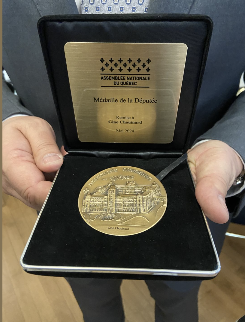 Hommage émouvant pour Gino Chouinard à l'Assemblée nationale avant son adieu 2 Hommage émouvant pour Gino Chouinard à l'Assemblée nationale avant son adieu Capture decran le 2024 05 29 a 10.30.44 Hommage émouvant pour Gino Chouinard à l'Assemblée nationale avant son adieu