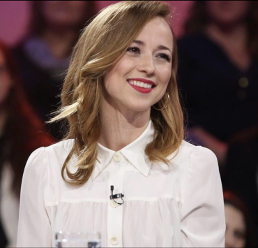 Capture decran le 2024 05 31 a 10.32.40 e1717166007995 Transformation capillaire : Karine Vanasse expose sa nouvelle coupe dans une séance photo exclusive.