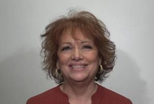 Cette femme divorce apres 44 ans de mariage et se metamorphose apres un relooking 2 1 1 Redevenir Soi-même : La Métamorphose Inspirante d'une Femme Après un Divorce de 44 Ans