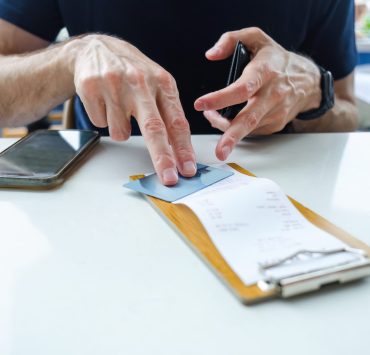 Une serveuse estime que ceux incapables de laisser un pourboire de 20 % ne devraient pas manger au restaurant 7 Une serveuse estime que ceux incapables de laisser un pourboire de 20 % ne devraient pas manger au restaurant GettyImages 1407950100 scaled 1 Une serveuse estime que ceux incapables de laisser un pourboire de 20 % ne devraient pas manger au restaurant