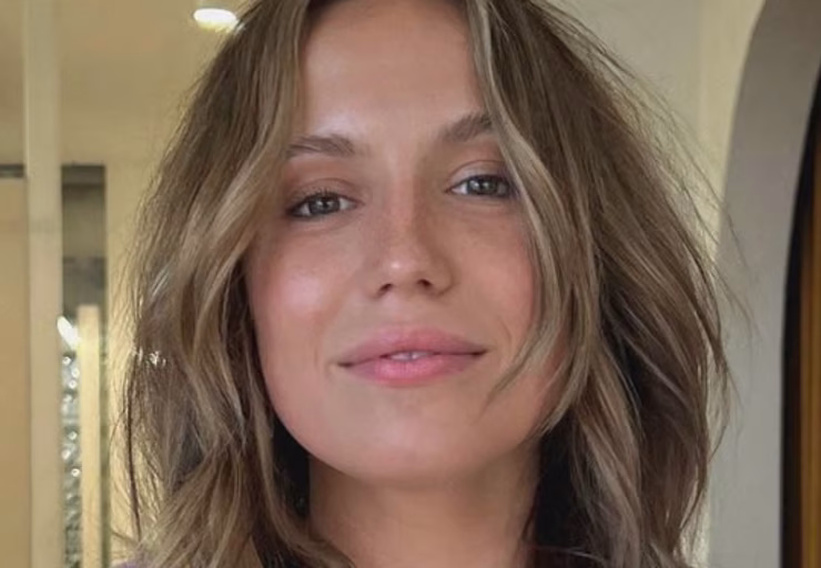 YXJ0aWNsZXMvVDZKNlBJVG5DV1VoZ3NadVVLcE4vNjg4N2JlYTM0Y2NlNGNjM2E3MzUvZjU5ODdiN2ItMWQyZC00YmU5LWE2OWQtZjk1OTE2YjBhNGIyLnBuZw Géraldine Lamarche enflamme la toile en posant sur la plage