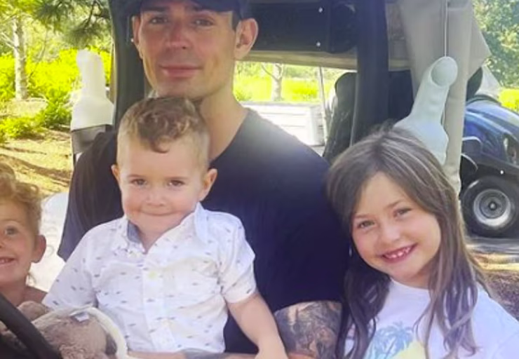 YXJ0aWNsZXMvVDZKNlBJVG5DV1VoZ3NadVVLcE4vYTNhZGQzYTc4YjE2NDYxYWE0YTgvZjA1YmVhOTYtMWY3Zi00MmU5LWEwMDItNGIxMzBmMDJiNjRlLnBuZw Carey Price et son Amour Inaltérable pour le Québec, Capturé dans une Nouvelle Photo avec son Fils