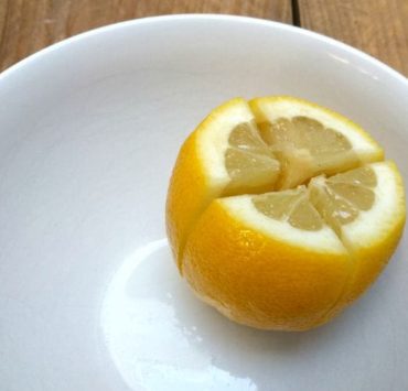 Transformez vos nuits avec un simple citron à côté de votre lit ! 3 Transformez vos nuits avec un simple citron à côté de votre lit ! citroen Transformez vos nuits avec un simple citron à côté de votre lit !