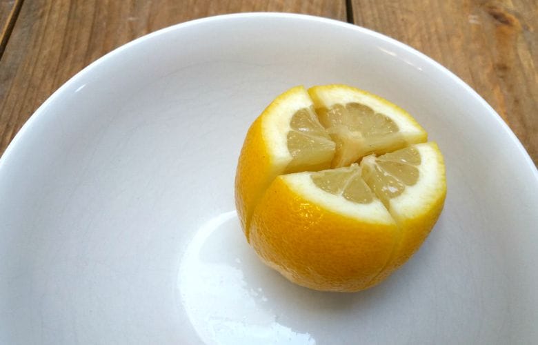 Transformez vos nuits avec un simple citron à côté de votre lit ! 1 Transformez vos nuits avec un simple citron à côté de votre lit ! citroen Transformez vos nuits avec un simple citron à côté de votre lit !