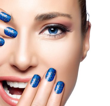 faux ongles bleu Faux ongles : les avertissements que vous devez connaître