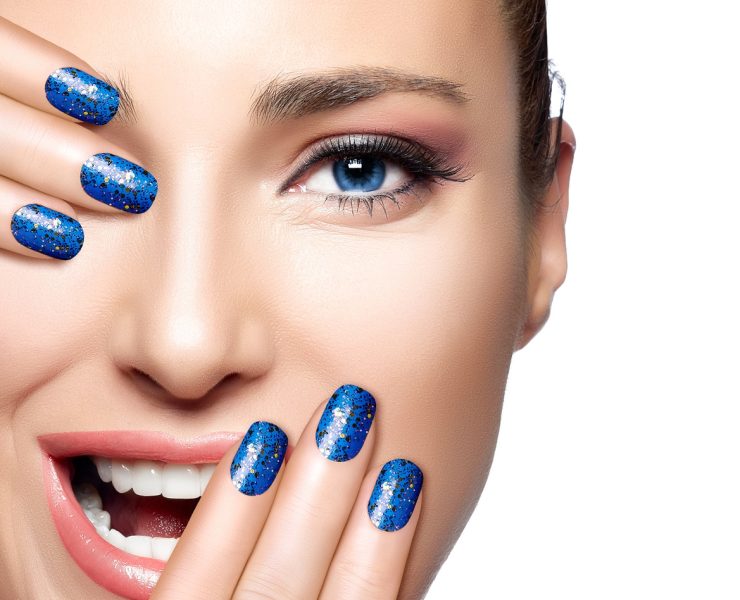 faux ongles bleu Faux ongles : les avertissements que vous devez connaître