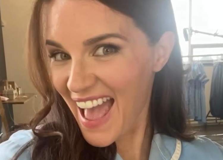 Marie-Ève Janvier partage une bonne nouvelle dans sa vie 1 Marie-Ève Janvier partage une bonne nouvelle dans sa vie marie eve janvier waitress Marie-Ève Janvier partage une bonne nouvelle dans sa vie