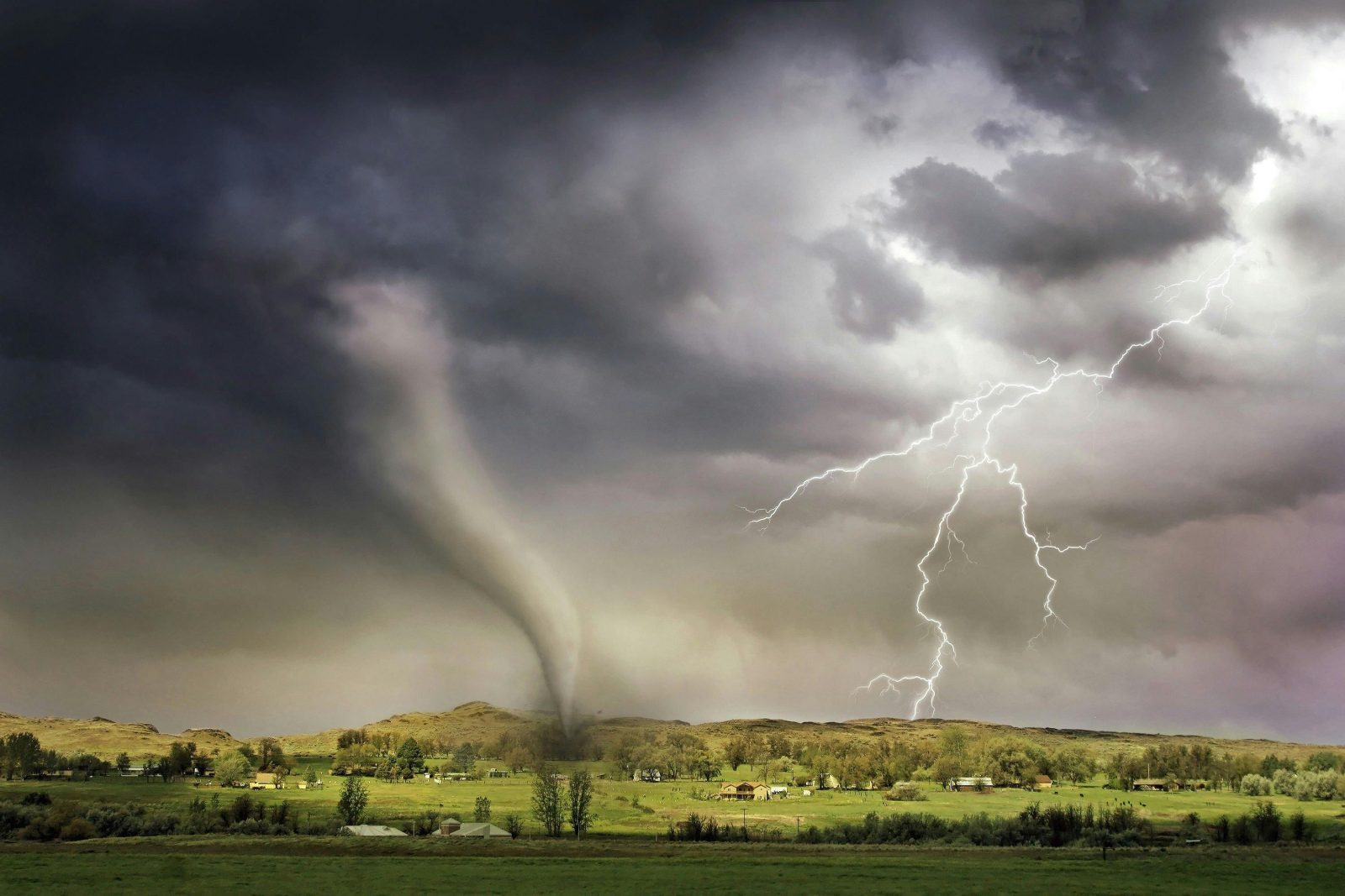 Risque de tornades et des grêlons aussi gros qu'une balle de ping-pong : le Québec sous surveillance 1 Risque de tornades et des grêlons aussi gros qu'une balle de ping-pong : le Québec sous surveillance pexels ralph w lambrecht 642090 1446076 Risque de tornades et des grêlons aussi gros qu'une balle de ping-pong : le Québec sous surveillance