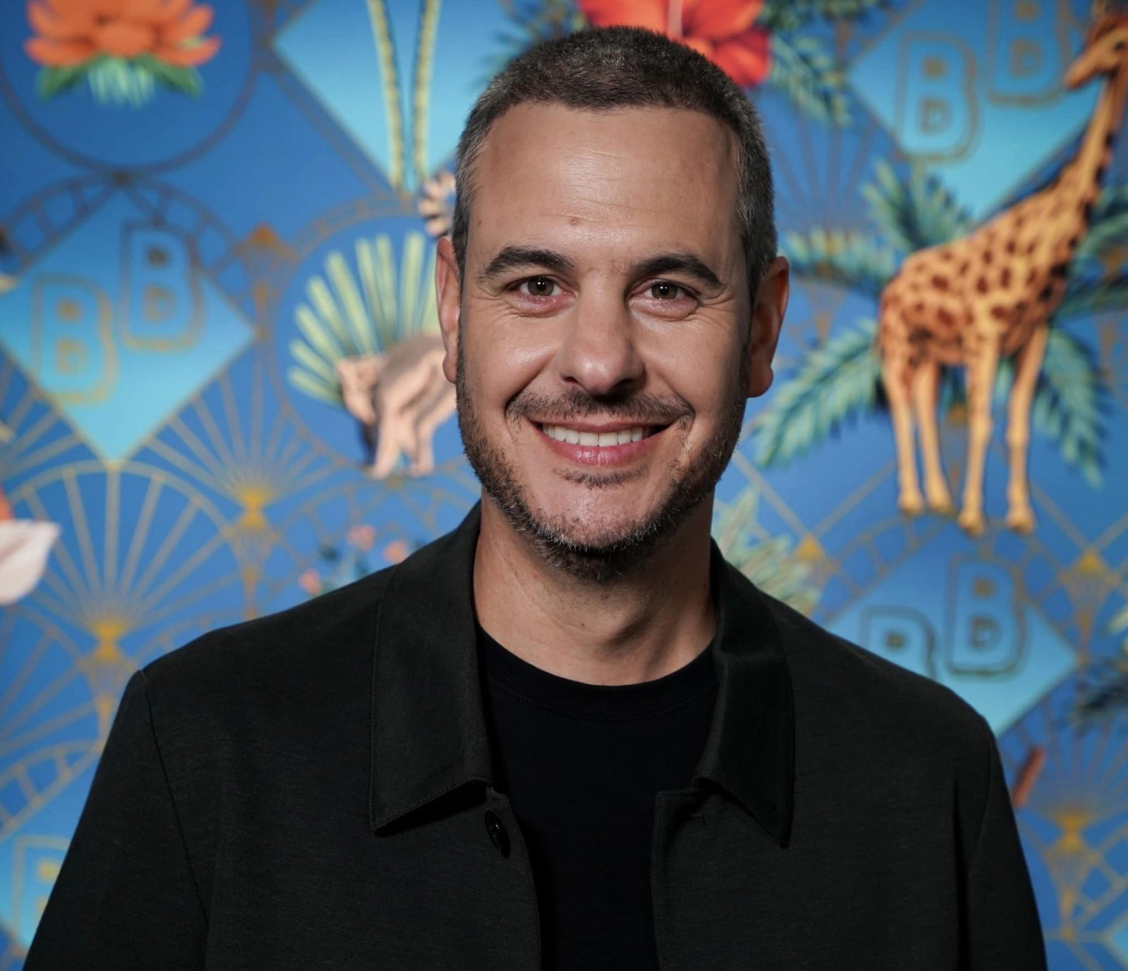 Pierre Hébert adresse un message direct à ses fans concernant son retour sur scène en tant qu'humoriste 1 Pierre Hébert adresse un message direct à ses fans concernant son retour sur scène en tant qu'humoriste pierrehebert e1715880617523 Pierre Hébert adresse un message direct à ses fans concernant son retour sur scène en tant qu'humoriste