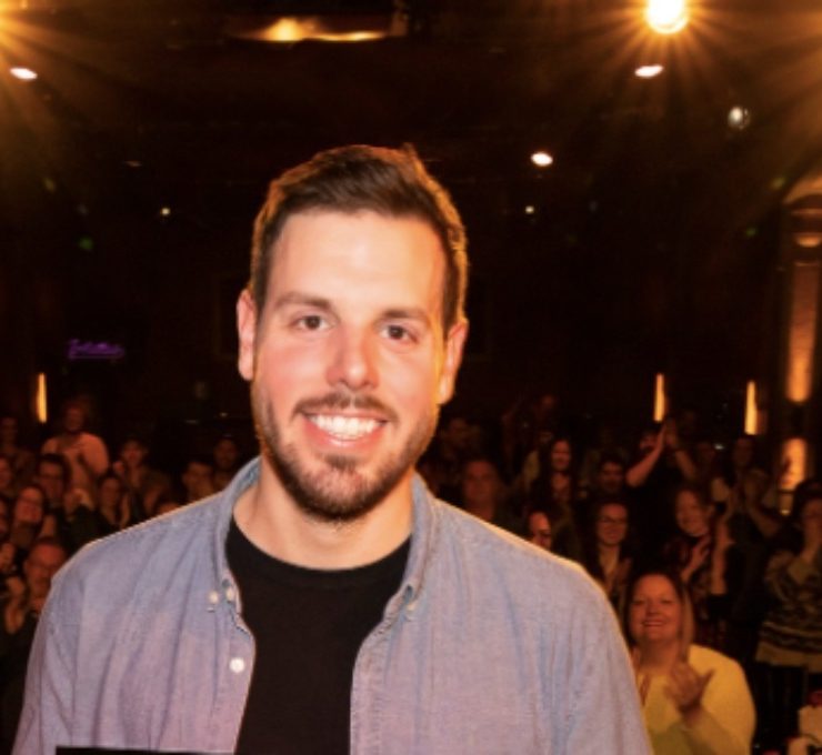 sam breton humoriste Sam Breton de Chanteurs masqu&eacute;s r&eacute;appara&icirc;t sur une nouvelle photo depuis son retrait de la vie publique