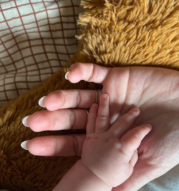 Capture decran 2024 06 03 112548 Sarah-Jeanne Labrosse Dévoile de Rares Photos de Ses Enfants