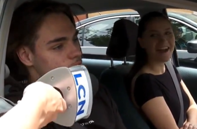 TVA Nouvelles en direct : Une journaliste prise au dépourvu par un jeune homme 1 TVA Nouvelles en direct : Une journaliste prise au dépourvu par un jeune homme Capture decran 2024 06 04 150038 TVA Nouvelles en direct : Une journaliste prise au dépourvu par un jeune homme