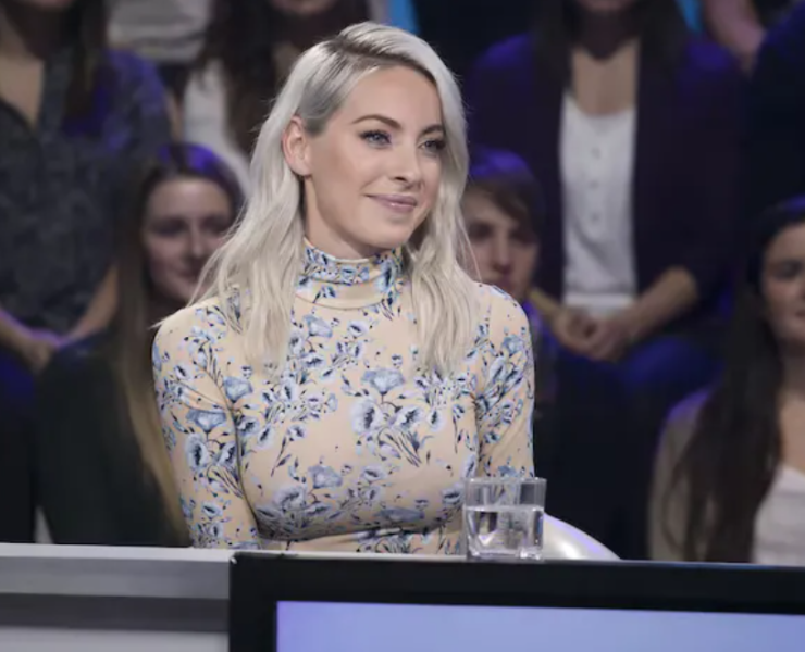 Capture decran 2024 06 06 080820 Marie-Mai Crée la Polémique avec ses Nouvelles Photos Fumant une Cigarette : Les Réactions Fusent