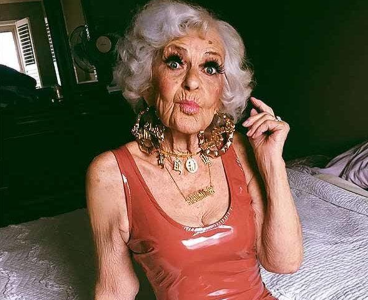 Capture decran 2024 06 10 072044 Une femme de 92 ans ignore l’opinion des gens et porte des vêtements colorés : « J’ai toujours été une rebelle »