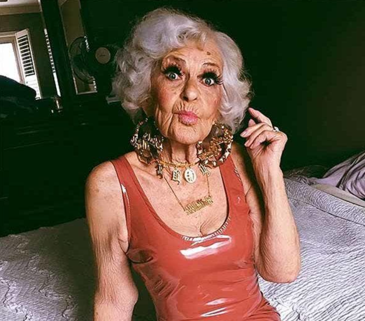 Une femme de 92 ans ignore l’opinion des gens et porte des vêtements colorés : « J’ai toujours été une rebelle » 1 Une femme de 92 ans ignore l’opinion des gens et porte des vêtements colorés : « J’ai toujours été une rebelle » Capture decran 2024 06 10 072044 Une femme de 92 ans ignore l’opinion des gens et porte des vêtements colorés : « J’ai toujours été une rebelle »