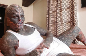 Capture decran 2024 06 10 083228 1 Transformation en 'Black Alien' : Refusé dans les Restaurants pour Avoir Effrayé les Clients