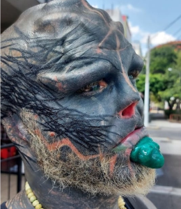 Capture decran 2024 06 10 083553 Transformation en 'Black Alien' : Refusé dans les Restaurants pour Avoir Effrayé les Clients