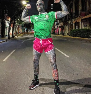 Capture decran 2024 06 10 083600 Transformation en 'Black Alien' : Refusé dans les Restaurants pour Avoir Effrayé les Clients