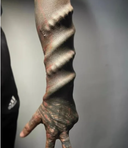 Capture decran 2024 06 10 083609 Transformation en 'Black Alien' : Refusé dans les Restaurants pour Avoir Effrayé les Clients