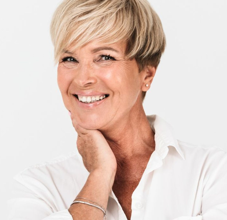 Capture decran 2024 06 19 070015 Coiffure idéale pour les 60 ans : Comment porter les cheveux courts avec un visage rond, selon un expert