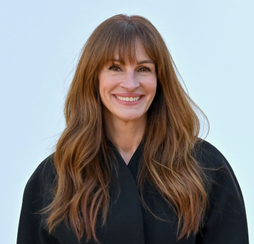 Julia Roberts abandonne le roux pour une couleur qui la rajeunit de 10 ans 2 Julia Roberts abandonne le roux pour une couleur qui la rajeunit de 10 ans Capture decran 2024 06 19 070453 Julia Roberts abandonne le roux pour une couleur qui la rajeunit de 10 ans