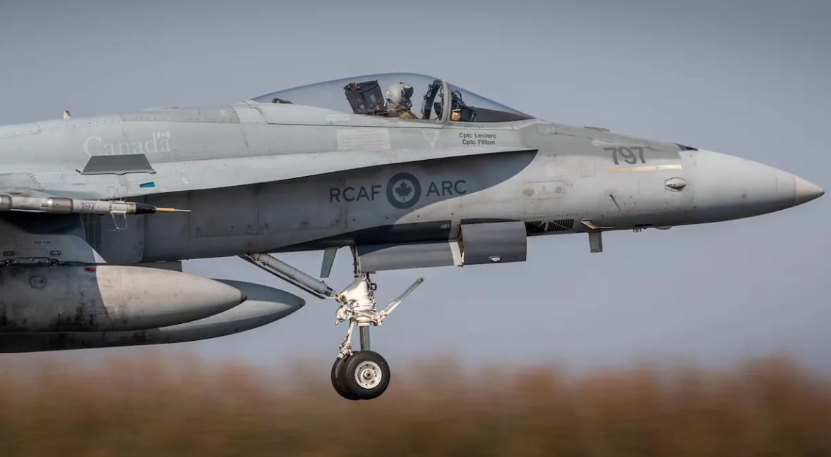 Impressionnant déploiement : deux avions de combat survolent Montréal 1 Impressionnant déploiement : deux avions de combat survolent Montréal Capture decran 2024 06 23 120706 Impressionnant déploiement : deux avions de combat survolent Montréal