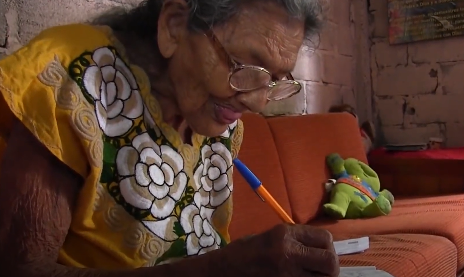 Capture decran 2024 06 23 152345 À 96 ans, elle devient la plus vieille diplômée du secondaire et prouve qu'il n'est jamais trop tard pour apprendre.