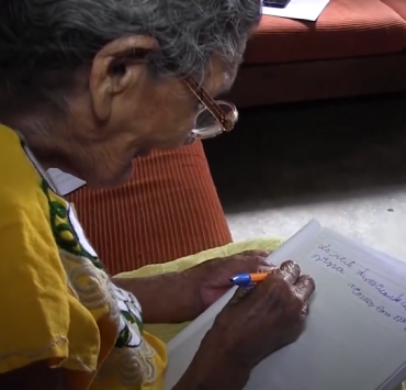 Capture decran 2024 06 23 152446 À 96 ans, elle devient la plus vieille diplômée du secondaire et prouve qu'il n'est jamais trop tard pour apprendre.