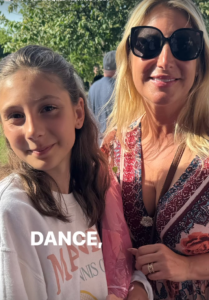 Mahée Paiement dévoile des photos de sa fille au bal : Elle a tant grandi ! 3 Mahée Paiement dévoile des photos de sa fille au bal : Elle a tant grandi ! Capture decran 2024 06 24 124350 Mahée Paiement dévoile des photos de sa fille au bal : Elle a tant grandi !