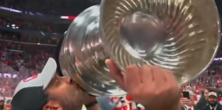 Capture decran 2024 06 25 103942 Après 25 ans de carrière, le Québécois Roberto Luongo décroche enfin la Coupe Stanley