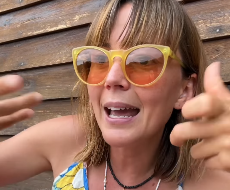 "On peut-tu les laisser libres ?" : Vanessa Pilon fait un appel à la révolution contre les écoles primaires 1 "On peut-tu les laisser libres ?" : Vanessa Pilon fait un appel à la révolution contre les écoles primaires Capture decran 2024 06 25 151309 e1719345551149 "On peut-tu les laisser libres ?" : Vanessa Pilon fait un appel à la révolution contre les écoles primaires