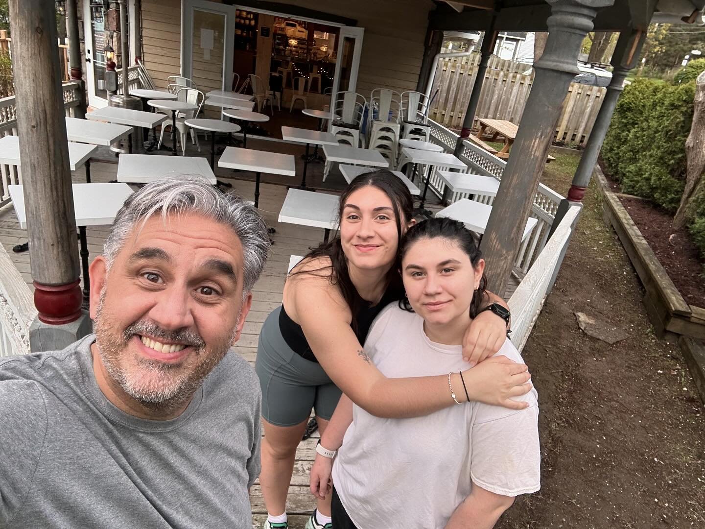 Marc Hervieux accompagne sa fille à son bal des finissants et partage une photo émouvante 2 Marc Hervieux accompagne sa fille à son bal des finissants et partage une photo émouvante marche Marc Hervieux accompagne sa fille à son bal des finissants et partage une photo émouvante