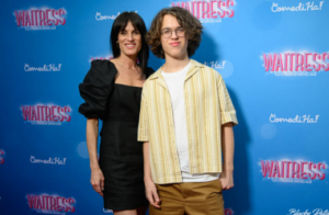 Le fils de Stéphane Rousseau partage une photo touchante avec sa célèbre mère 2 Le fils de Stéphane Rousseau partage une photo touchante avec sa célèbre mère Capture decran 2024 07 01 102405 Le fils de Stéphane Rousseau partage une photo touchante avec sa célèbre mère