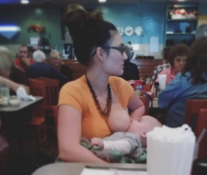 Défendre l'allaitement en public : L'histoire inspirante d'Ashley Kaidel contre les préjugés 2 Défendre l'allaitement en public : L'histoire inspirante d'Ashley Kaidel contre les préjugés Capture decran 2024 07 02 144152 Défendre l'allaitement en public : L'histoire inspirante d'Ashley Kaidel contre les préjugés