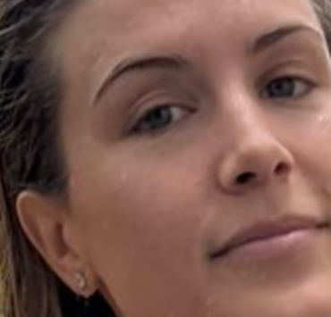 Eugenie Bouchard passe le râteau en maillot de bain et suscite une vague de commentaires controversés 3 Eugenie Bouchard passe le râteau en maillot de bain et suscite une vague de commentaires controversés Capture decran 2024 07 02 144955 Eugenie Bouchard passe le râteau en maillot de bain et suscite une vague de commentaires controversés