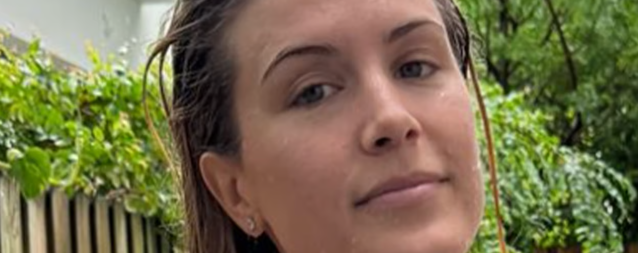 Eugenie Bouchard passe le râteau en maillot de bain et suscite une vague de commentaires controversés 1 Eugenie Bouchard passe le râteau en maillot de bain et suscite une vague de commentaires controversés Capture decran 2024 07 02 144955 Eugenie Bouchard passe le râteau en maillot de bain et suscite une vague de commentaires controversés