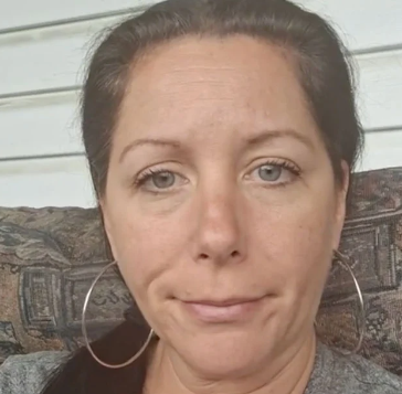 Une dame au Québec exprime son mécontentement face à la présence d'une Drag Queen au Village d'Antan de Drummondville 1 Une dame au Québec exprime son mécontentement face à la présence d'une Drag Queen au Village d'Antan de Drummondville Capture decran 2024 07 04 081426 Une dame au Québec exprime son mécontentement face à la présence d'une Drag Queen au Village d'Antan de Drummondville