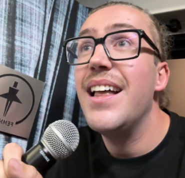 Capture decran 2024 07 04 103802 Mathieu Dufour surprend une fan aux toilettes pendant son spectacle