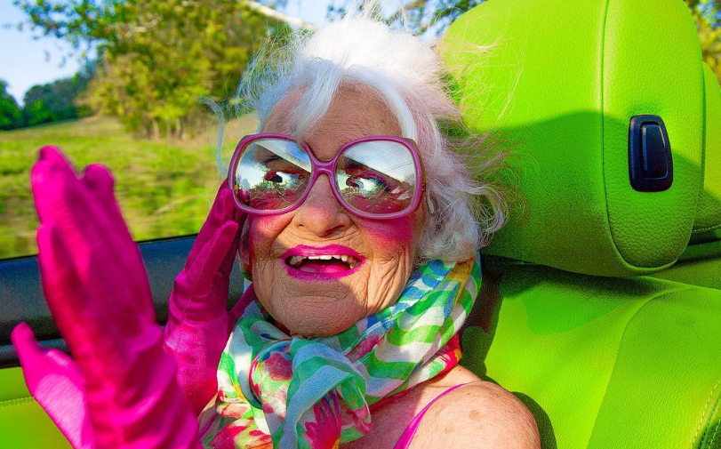 Elle a 95 Ans et Porte ce Qu'elle Veut : Baddie Winkle Prouve qu'il n'y a Pas d'Âge pour Porter de la Couleur 3 Elle a 95 Ans et Porte ce Qu'elle Veut : Baddie Winkle Prouve qu'il n'y a Pas d'Âge pour Porter de la Couleur Capture decran 2024 07 06 141316 Elle a 95 Ans et Porte ce Qu'elle Veut : Baddie Winkle Prouve qu'il n'y a Pas d'Âge pour Porter de la Couleur
