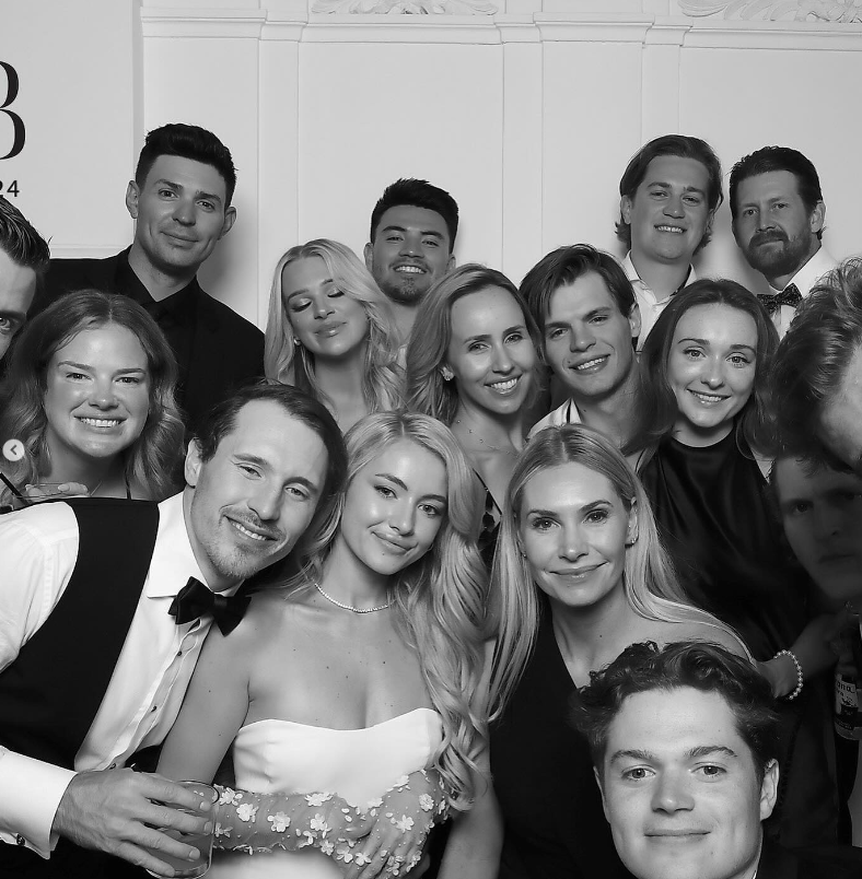 En Images : Les Canadiens Fêtent le Mariage de Brendan Gallagher et Emma Fortin à Montréal et Ce N'est Pas Rien ! 3 En Images : Les Canadiens Fêtent le Mariage de Brendan Gallagher et Emma Fortin à Montréal et Ce N'est Pas Rien ! Capture decran 2024 07 08 072350 En Images : Les Canadiens Fêtent le Mariage de Brendan Gallagher et Emma Fortin à Montréal et Ce N'est Pas Rien !
