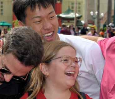 Capture decran 2024 07 14 074441 Joël Legendre dévoile de rares photos en famille avec son conjoint et leurs filles