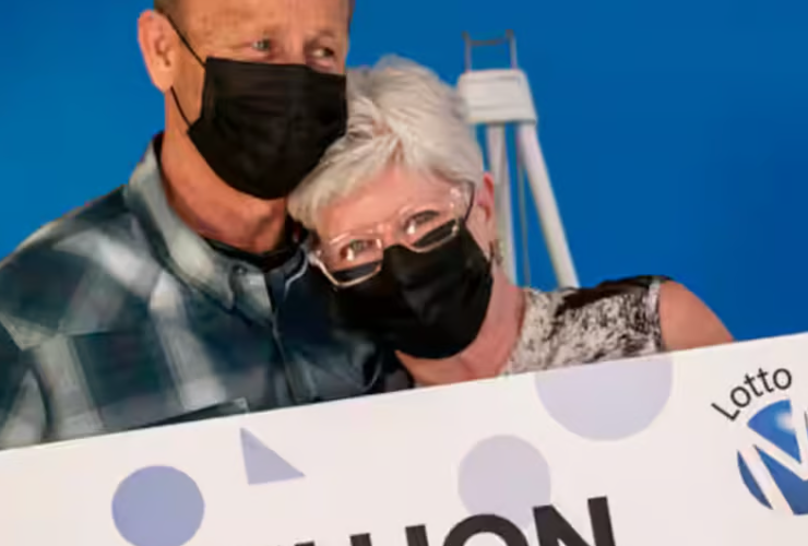 Capture decran 2024 07 16 114704 Un couple prend sa retraite après avoir remporté le gros lot de 55 millions $ au Lotto Max