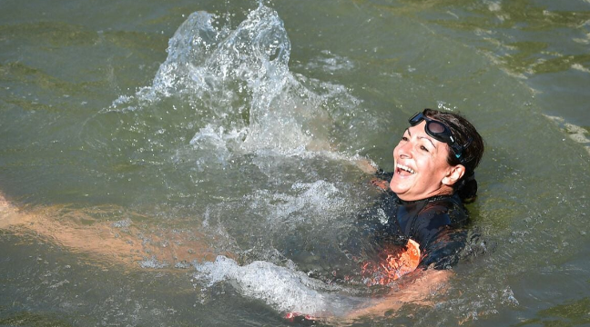 JO Paris 2024 : Anne Hidalgo critiquée par les internautes suite à sa baignade dans la Seine 1 JO Paris 2024 : Anne Hidalgo critiquée par les internautes suite à sa baignade dans la Seine Capture decran 2024 07 17 114338 JO Paris 2024 : Anne Hidalgo critiquée par les internautes suite à sa baignade dans la Seine
