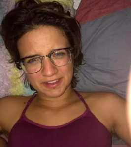 Capture decran 2024 07 18 100857 Cette influenceuse d'OnlyFans révèle que ses seins XXL l'empêchent de trouver l'amour